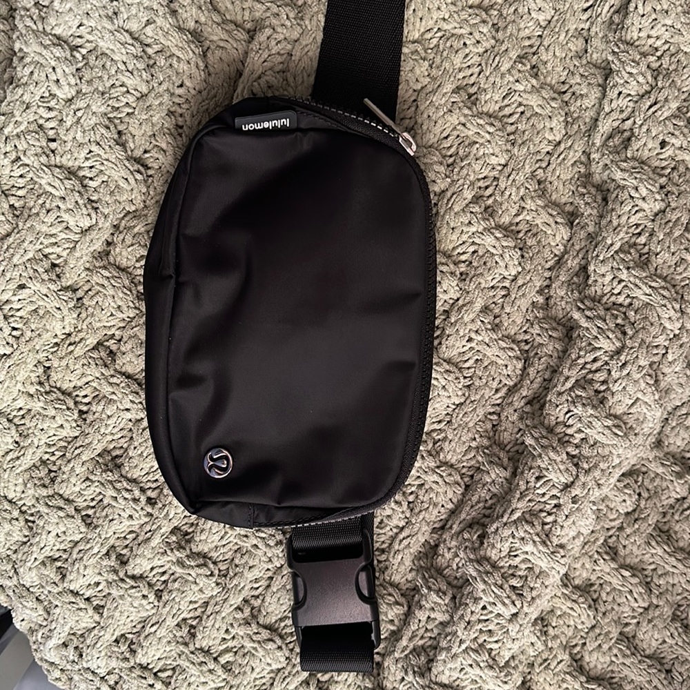 Everywhere belt bag 1L